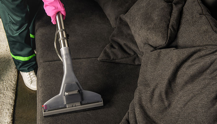 Cleaning upholstery