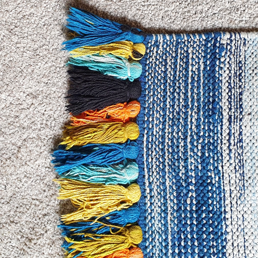 image of a fringe rug